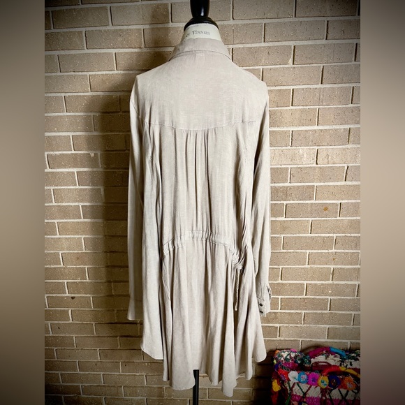 GIMMICKS Tan Long Sleeve High/Low Hem Drawstring Gathered at the Back Tunic - Picture 5 of 9